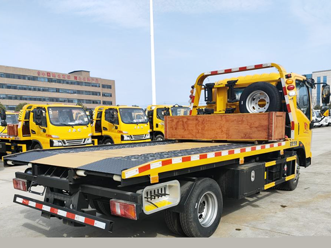 重汽豪沃國六藍(lán)牌清障車